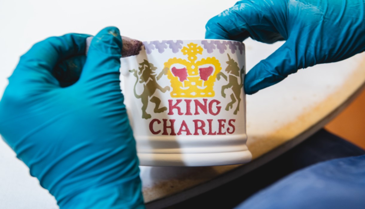 Image of emma bridgewater mug being painted